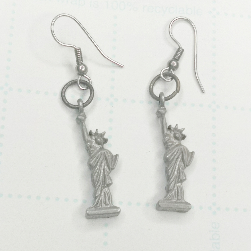 5/$15 Silver  Statue of Liberty Dangle Earrings